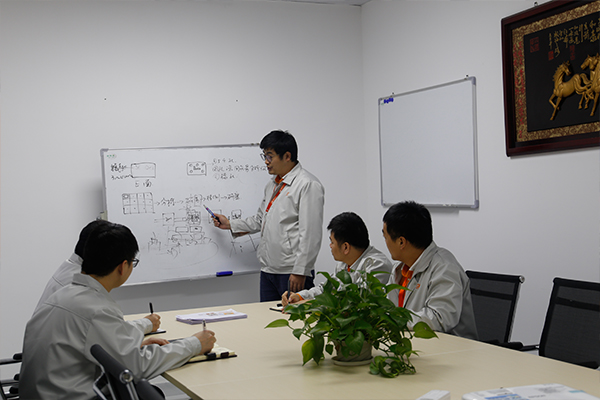 現(xiàn)場(chǎng)指導(dǎo)來(lái)訪客戶(hù)