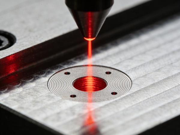 紅外飛秒激光切割鈦合金薄片盲孔加工 (7)