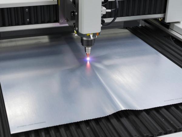 PET膜材紫外飛秒激光切割 (8)